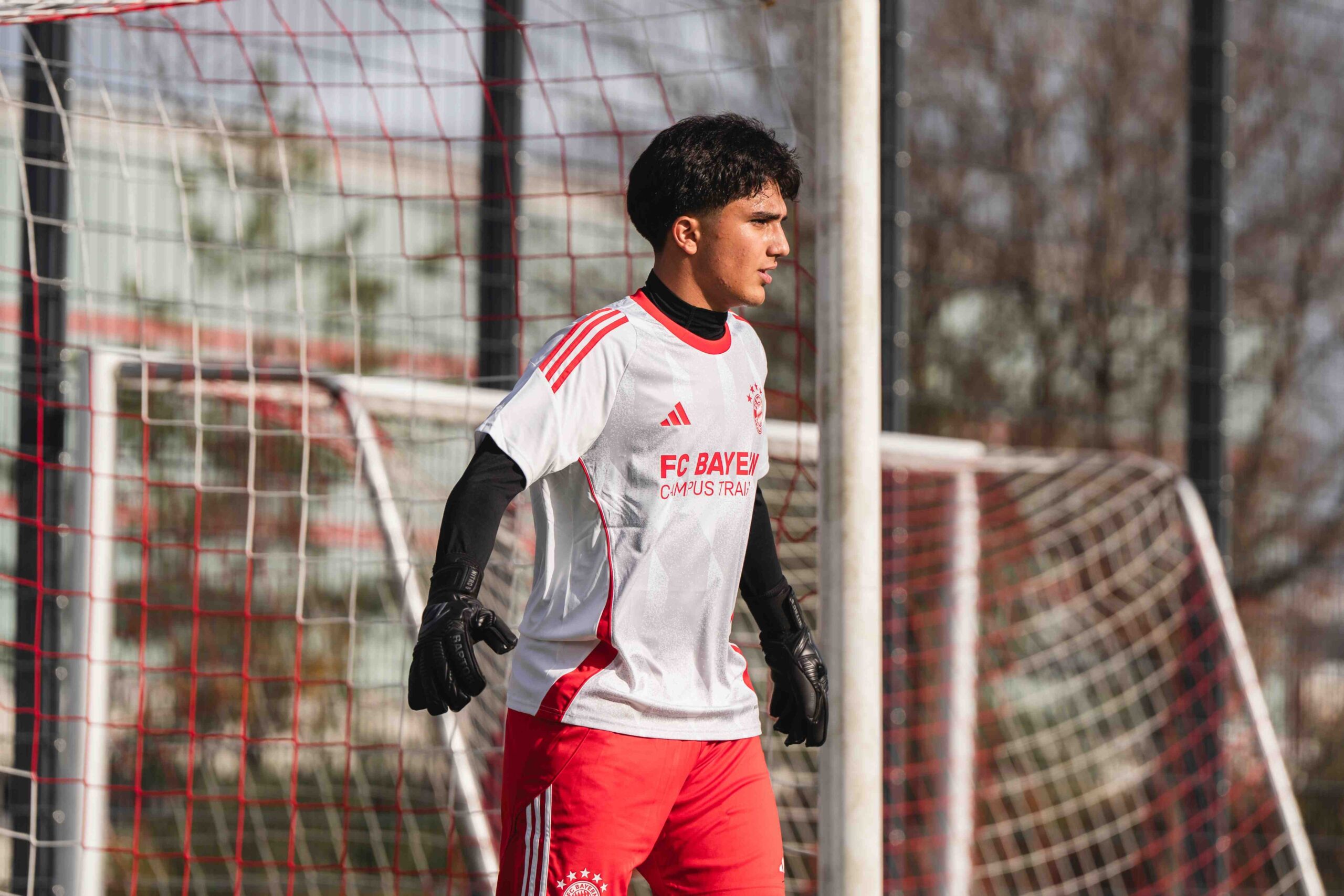 Youth Football Training Experience with Bayern Munich Experiencia de entrenamiento de fútbol juvenil con el Bayern de Múnich