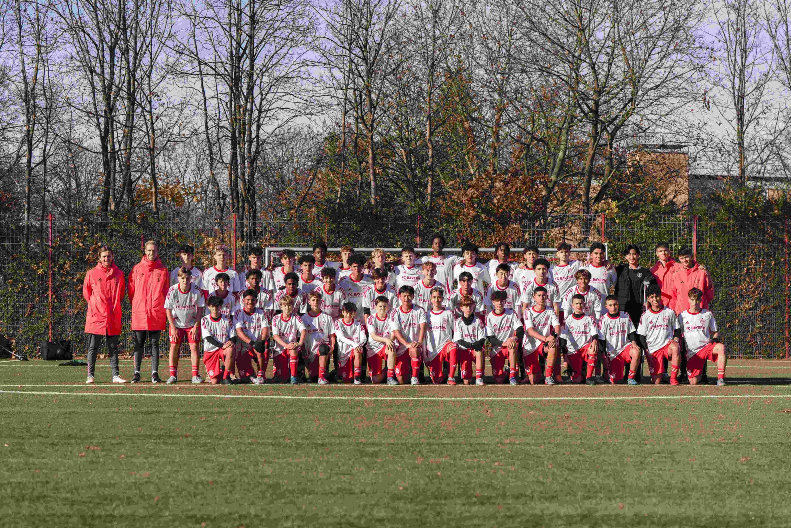 KSA training clinic with Bayern Munich Clínica de entrenamiento de la KSA con el Bayern de Múnich