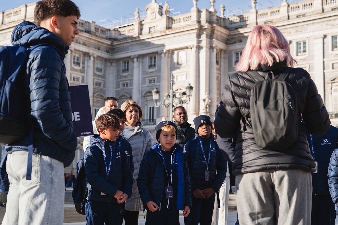 family football and cultural experience in Madrid with Kaptiva Sports Fútbol familiar y experiencia cultural en Madrid con Kaptiva Sports